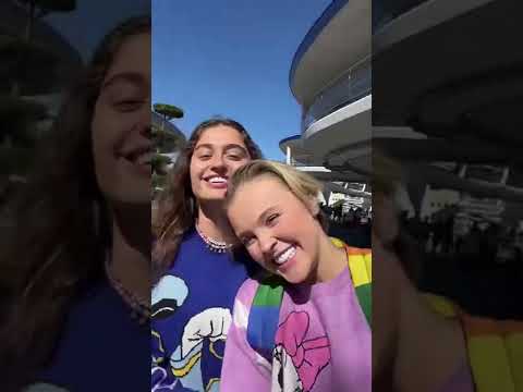 JoJo Siwa and Avery Cyrus checked it off their checklist. ✅ #shorts | E! News