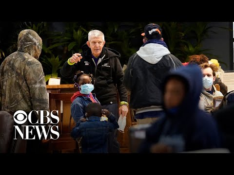 "Mattress Mack" opens Houston furniture stores to hundreds without power after storm